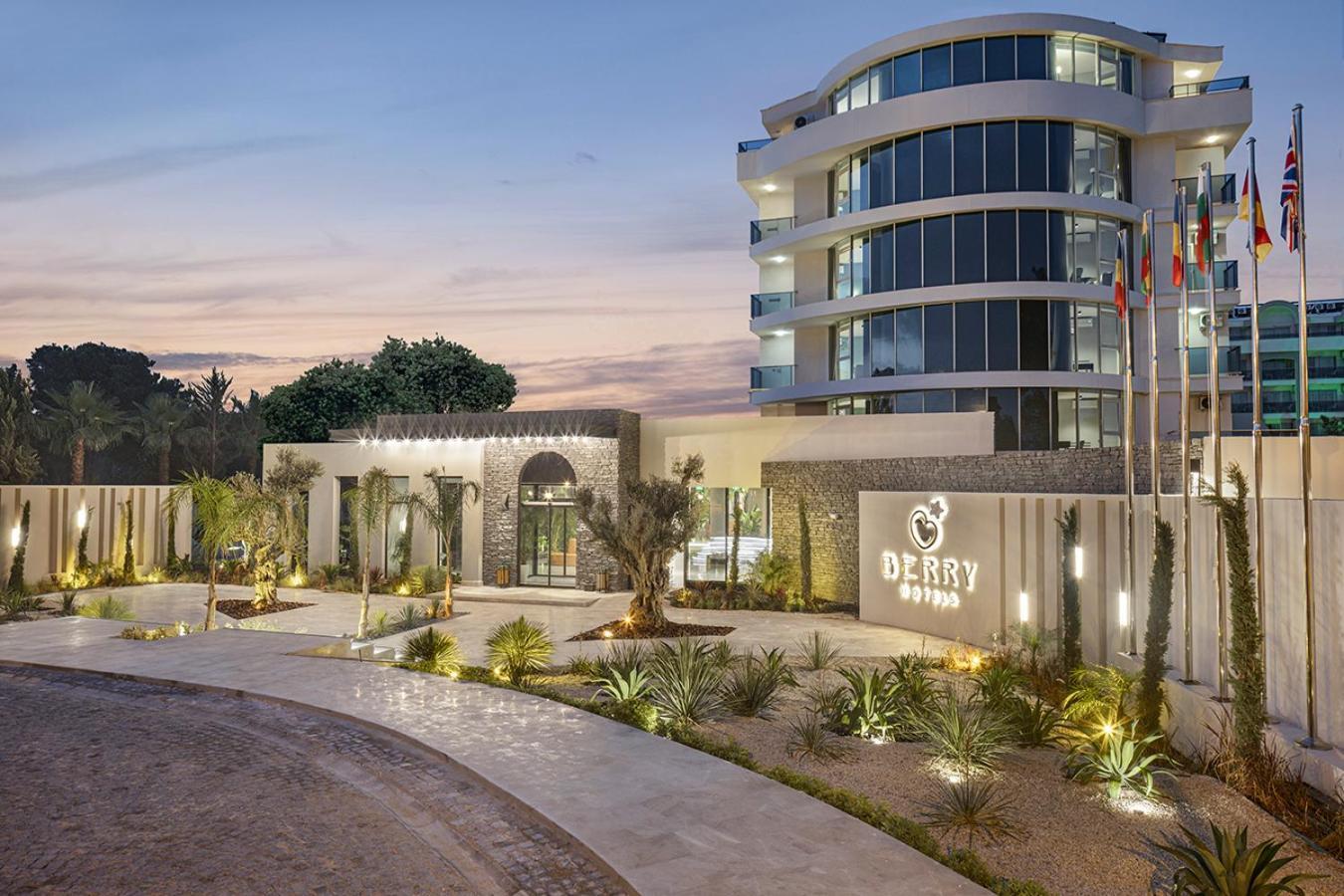 Berry Blue Hotels Side Exterior foto